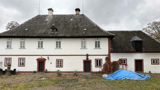 Bývalá fara v Jindřichovicích na Sokolovsku