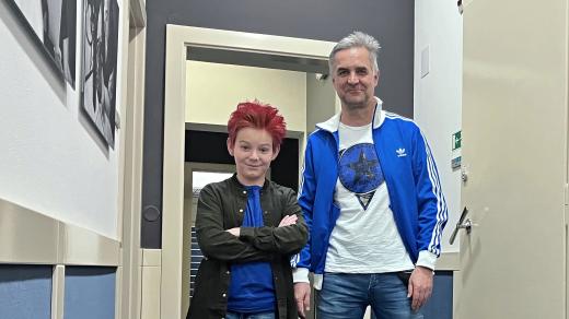 Henryk Šimek s tatínkem Martinem cestou do studia, kde se rozhlasový pořad natáčel
