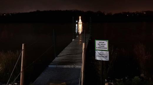 Vánoční strom na Borské přehradě