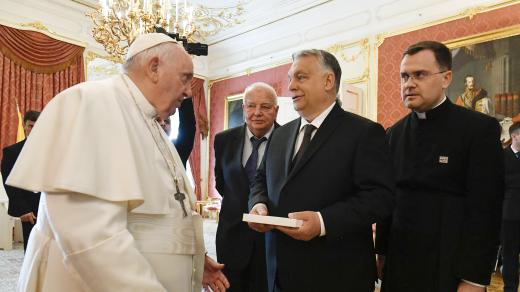 Papež František se během své návštěvy Maďarska setkal s premiérem Viktorem Orbánem