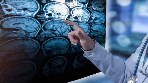 Pacientská organizace Roska České Budějovice, která pomáhá pacientům s roztroušenou sklerózou, představila nový rehabilitační přístroj