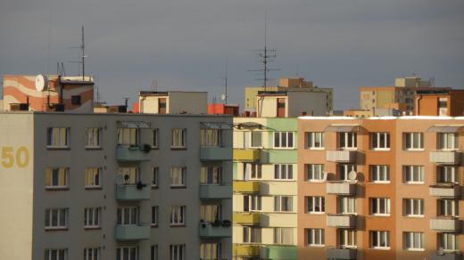 Ceny bytů navzdory pandemii rostou. Na vlastní bydlení nedosáhne stále více lidí