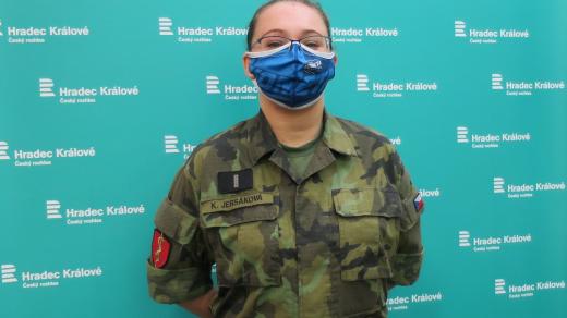 Kateřina Jersáková ve studiu Českého rozhlasu Hradec Králové