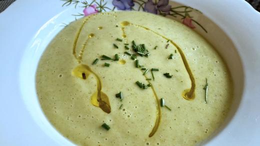 Brokolicový krém s parmezánem