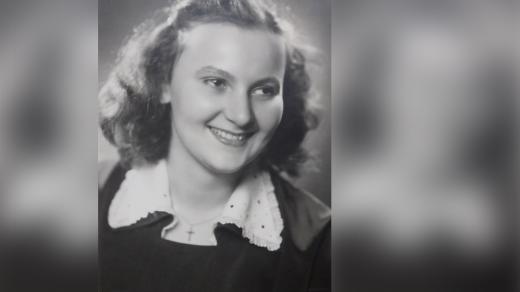 Přes 70 let ležel příběh dětí z takzvaného Údolí smrti a jejich zachránkyně Květoslavy Axmanové v archivech. Teď ožívá ve vyprávění Paměti národa a ve vzpomínkách těch, co se s ní setkali.