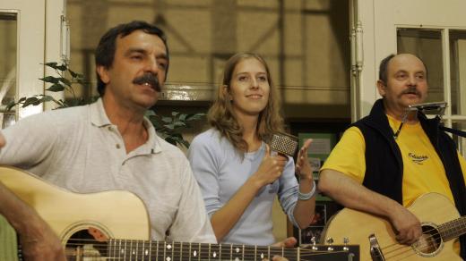 Pavel Jarčevský (vlevo) se skupinou Jen tak tak na archivním snímku