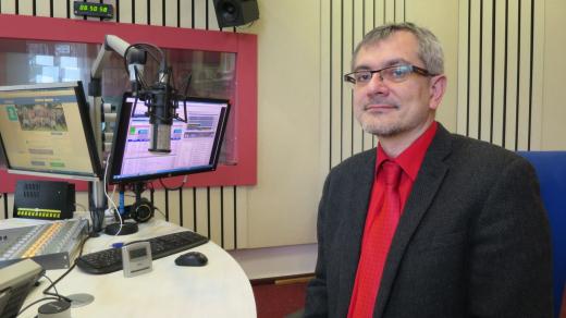 Petr Grulich ve studiu Českého rozhlasu Hradec Králové