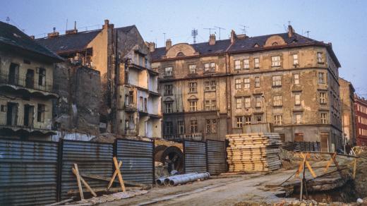 Jedna z původních fotografií Petra Tomana ve filmu Asanace