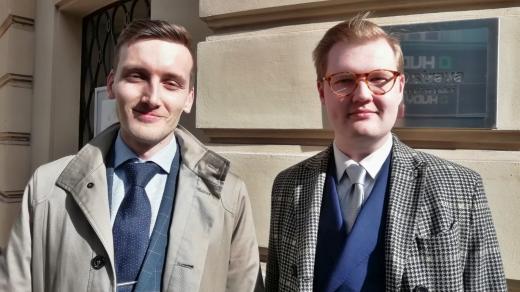 Ostravští studenti Jakub Čejka a Jan Smisitel, zakladatelé Institutu gentlemanství