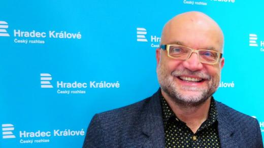 Tomáš Petráček ve studiu Českého rozhlasu Hradec Králové