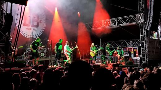 Kapela Divokej Bill na festivalu Léto Fest v Českých Budějovicích