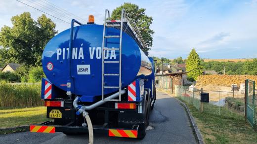 Obyvatelé Horní Věžnice na Vysočině posílají pitnou vodu sousedům do Dolní Věžnice