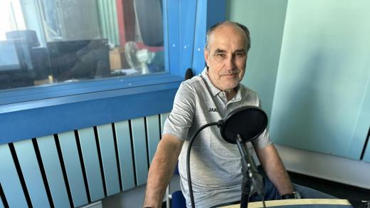 Václav Kotal ve studiu Českého rozhlasu Hradec Králové