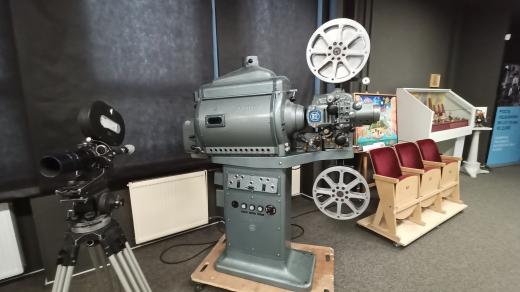 Dobová filmovací technika v ateliérech ve zlínském Kudlově
