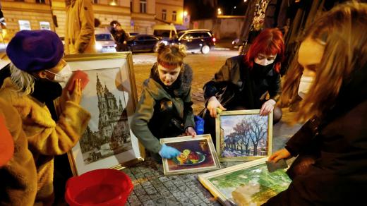 Protestní happening k připomenutí problematického původu peněz na provoz galerie Kunsthalle Praha