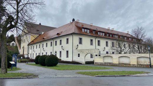Raně barokní areál kláštera řádu Piaristů