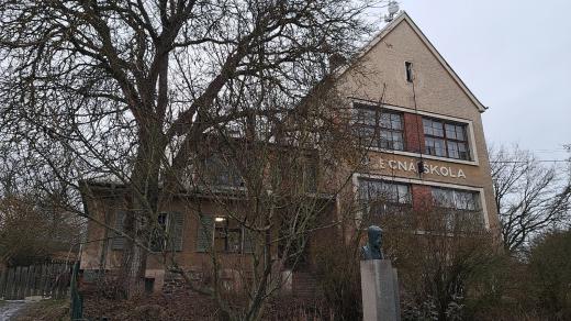 Budova původní obecné školy v Plané u Hromnic