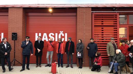 Tomáš Koumar a Lukáš Ehl nedávno dokončili hasičskou zbrojnici v Líbeznicích