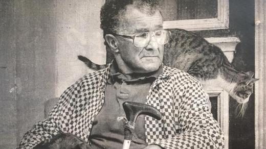 Turnovský rodák Josef Jíra byl známý svým bouřlivým životem, podle svého přítele Bohumila Hrabala to byl ale současně nejpříjemnější člověk ve střední Evropě