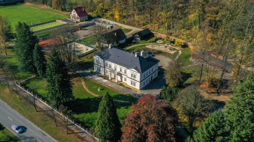 Zámek Hošťálková - letecký pohled