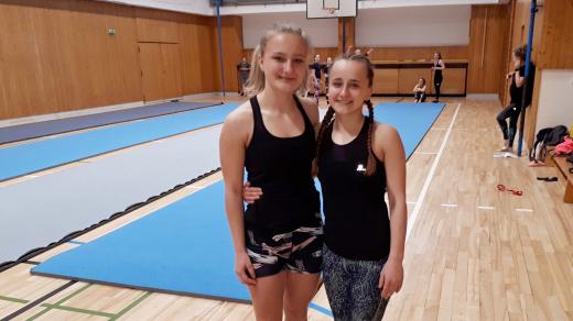 Sestry gymnastky. Kristýna a Vanda Gřesovy z Palkovic