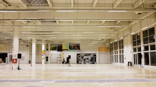 Galerie PLATO v bývalém hobbymarketu v Ostravě