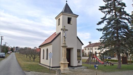 Kaple na návsi byla postavena až v roce 1956