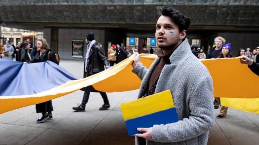 Happening herců a hudebníků Národního divadla a studentů herectví na podporu Ukrajiny 24. února 2022 na náměstí Václava Havla v Praze