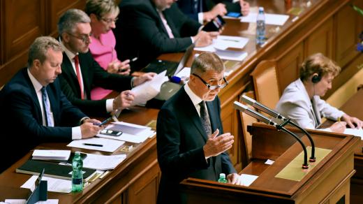 Andrej Babiš žádá Poslaneckou sněmovnu o důvěru.