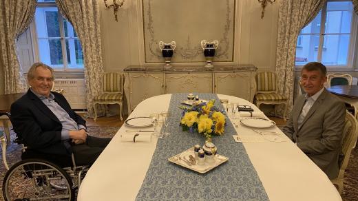 Miloš Zeman na jednání s Andrejem Babišem v Lánech