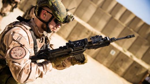 Střelecká příprava českých vojáků v Afghánistánu
