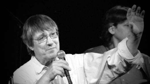 Jan Vyčítal byl kytarista, textař, karikaturista a člen skupiny Greenhorns
