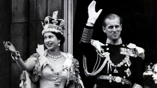 Královna Alžběta II. s manželem Filipem po její korunovaci v roce 1953