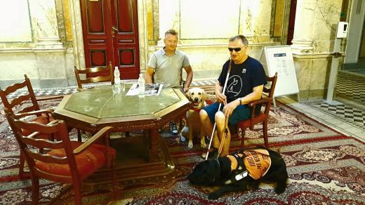 Jan Altner, Vladimír Krajíček, fenka Olivia a vodicí pes Cedric
