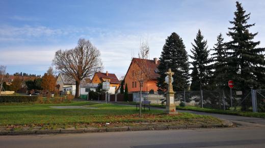 Kříž u ulice Elišky Junkové
