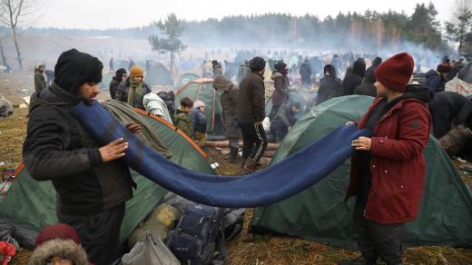 Provizorní tábor v Bělorusku v blízkosti polské hranice