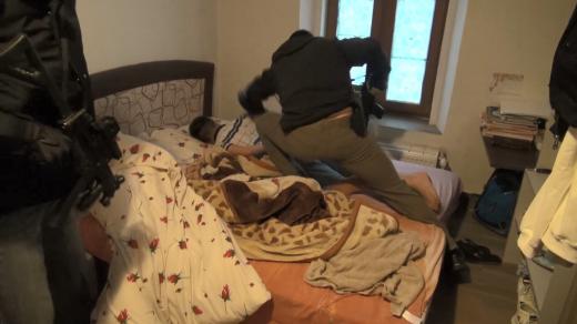 Policie obvinila osm lidí z obchodování s lidmi. Za vykořisťování Filipínců jim hrozí až 12 let vězení