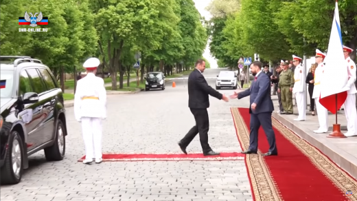 Video s příjezdem a setkáním komunistického poslance Zdeňka Ondráčka s hlavou neuznané a separatistické Doněcké republiky vzbudilo rozruch