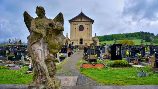 Střílky, barokní hřbitov, socha anděla