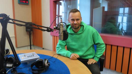 Marek Dvořák ve studiu Českého rozhlasu Hradec Králové