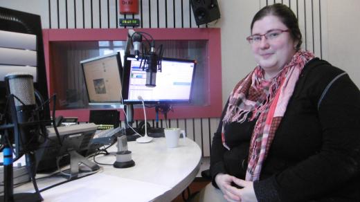 Tereza Tejklová ve studiu Českého rozhlasu Hradec Králové