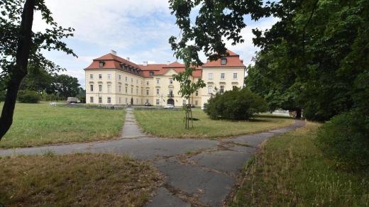 Napajedla, zámek, park