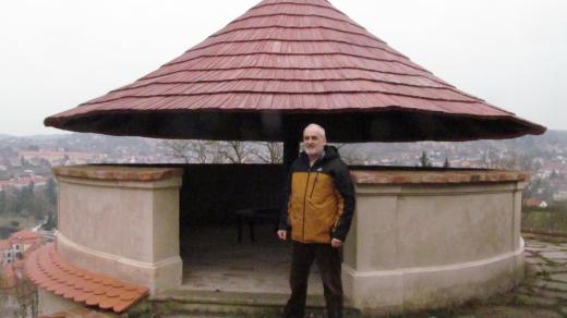 Pákový mechanismus dokáže zdvihnout stříšku Paraplíčka asi o 70 centimetrů, což je akorát, aby se naskytl kruhový výhled na celý Český Krumlov