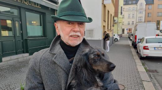 Jaromír Vařeka se svým jezevčíkem