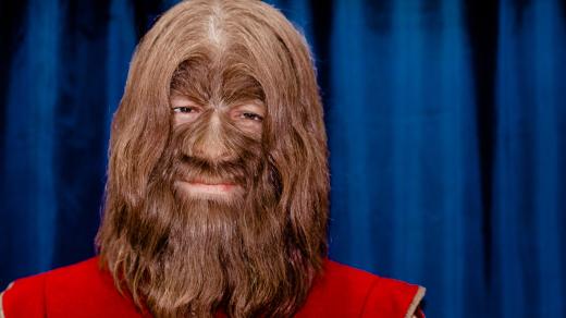 Figurína člověka postiženého hypertrichózou z muzea voskových figurín