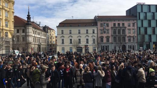 Demonstrace studentů na náměstí Svobody.