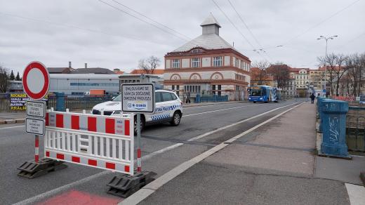 Oprava frekventované křižovatky Fortna u zimního stadionu v Hradci Králové