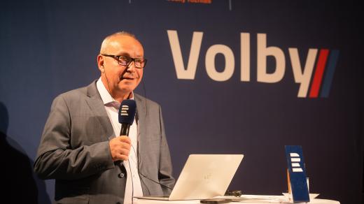 Jan Pokorný moderuje předvolební speciály na Radiožurnálu a Plusu