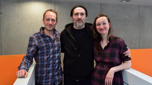 Martin Novák a Marie Puttnerová s Davidem Pomahačem v ArtCafé