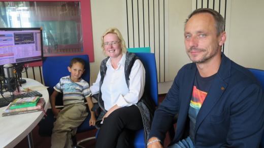 Ládík, Zdeňka Vodná Bímová a Václav Mackerle ve studiu Českého rozhlasu Hradec Králové